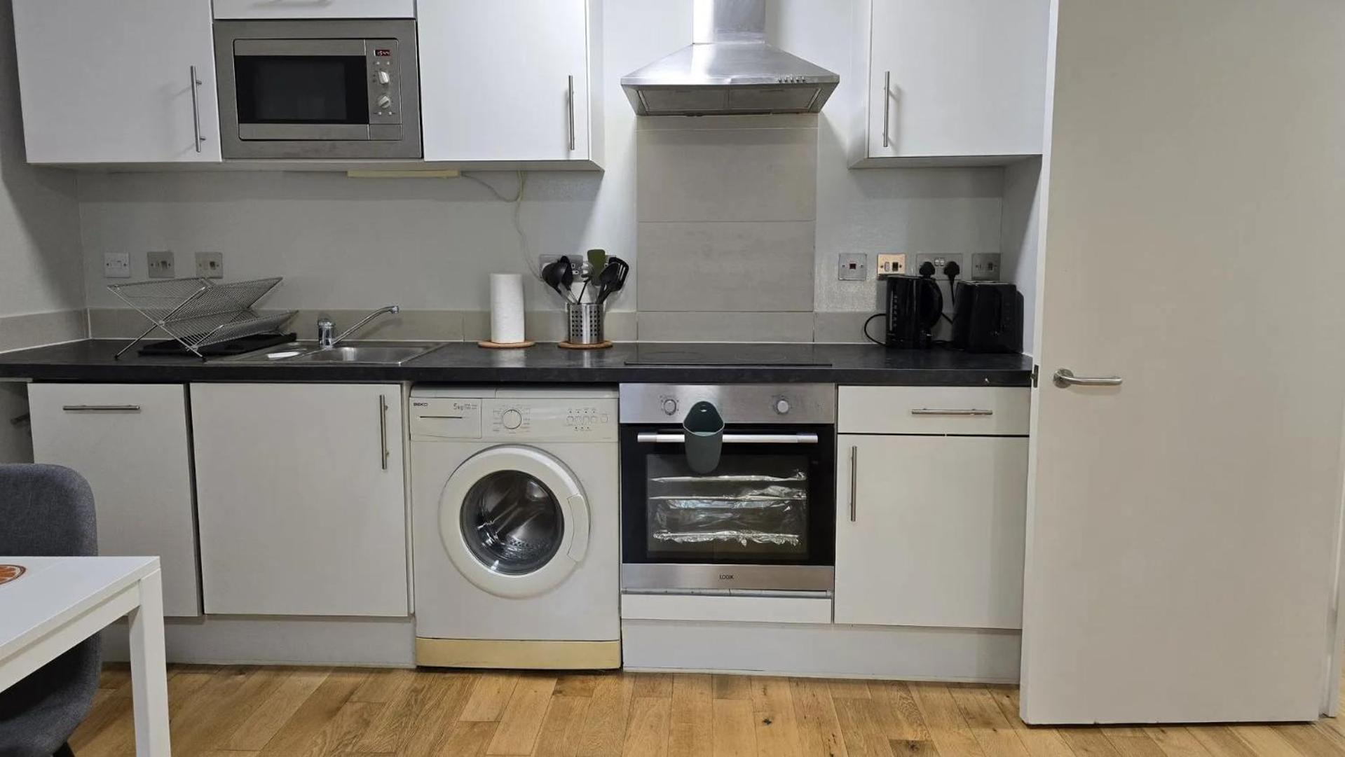 Westciti Chatsworth Road Apartments Croydon Bagian luar foto