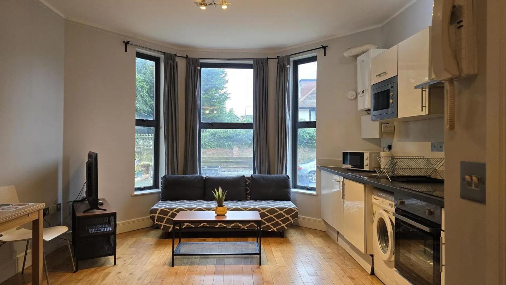 Westciti Chatsworth Road Apartments Croydon Bagian luar foto